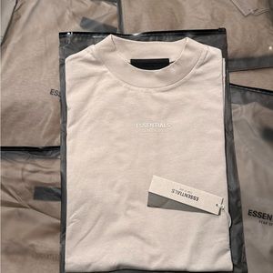 Fear Of God Essentials “Silver Cloud” t shirt